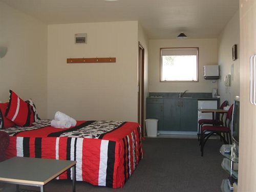 Willowbank Motel 4*